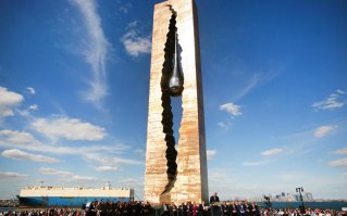 С первым утверждением сложно поспорить. "Слеза скорби", З. Церетелли, Нью-Джерси.