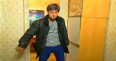 - Я не понял, драться?
(удар)
- Я понял, ты драться...