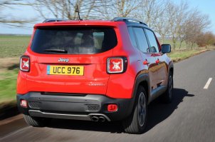 Новый «Дастер» показали и с шильдиком Renault
