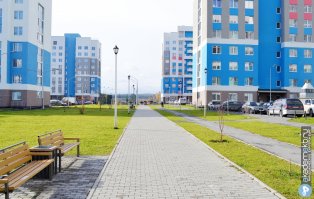 Есть и хорошие примеры новостроя - Екатеринбург Микрорайон Академический деревья еще не успели правда вырости - раньше поле пустое было