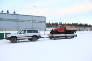 А это Форд 36 года, прототип полуторки, везли его реставраторы для участия в параде 9 мая, переделки минимальны ( сейчас точно не помню - типа - снять блестяшки, зеркало и гудок, ну и покраска) на полуторках много деталей с маркировкой Форд