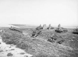 Ага, древними...
до 50х годов там поле было пустое...камни в 17 веке растащили на постройки, а в 20-ом  построили аттракцион для лохов-туристов, как камни стояли изначально никто не знает, но все верят в "астрономическую"  чушь...