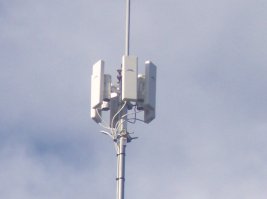 Про  раздачу:
-----------------------
1)  раздавать на  несколько  квартир  за  денги  незаконно в  любом  случае. Просто по  договору  с ЛЮБЫМ провайдером  как минимум и  как незаконная предпринимательская  деятельность как максимум
2)По закону  любой выход в сеть привязан к паспорту. Там  умными словами  но суть в  том что провайдер не зря вас  заставляет  заполнять  паспортные  данные
3) Никто ходить по квартирам  и спрашивать  мол "  вы чужий  вайфай не используете ? " не будет и не  должен.  А вот если  вайфай без пароля - то  это тот самый случай. Заставить ставить пароль  нельзя, это в стандарте  заложено и  нужно в  некоторых случаях технически, а вот  прижать  за  раздачу  интернета посторонним можно. Ибо бородатые дядьки   свои  вопросы предпочитают  решать зайдя  в   случайный дом  и насканив  халявный вайфай. И ищи потом  кто  очередной  взрыв  газа устроил.

- Вывод :  закон  конечно выглядит по  дурацки, но нужен  как  инструмент  дополнительного  давления  на  невольных пособников терористов. За  одно  и  провайдеры  больше денег срубят. А то приспособились скидываться  на 3-4  квартиры .  А так  будет каждый  платить  за то же самое :) 
Мелочь  но  полезная.

-

По Wi-FI  роутерам.

А  речь не  о тех роутерах что у вас в квартире стоят. 
Есть ещё  так называемые  насосы. По  наименованию  ком продукта   Ubiquiti NanoStation   По русски - насос.
По документам  и чисто  формально  это  ПРОСТО  вайфай роутер. Без шуток. Обычный вайфай, просто  роутер...
 
Просто лупит  на 10 километров.

Отдельные  интеллектуалы их блоком  ставят  прямо в квартире. Типа  плохо вайфай ловит.. у другана в доме  напротив .. насквозь квартиры соседа.
 А сосед удивляется - принёс  с  магазина заморожденную куру, а  она за пол часа лёжа  на столе  запеклась )))
( утрирую  - но  близко )