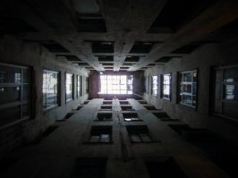 В этом дворе была кайфовая крыша
жаль, все позакрывали сейчас.. 
а был романтИк