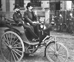 Илон Маск показал электрический грузовик и очень быстрый спорткар