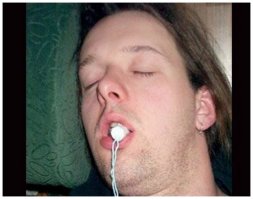 Мужик после пьянки просыпается - изо рта нитка торчит. 
Он тянет: "только бы липтон, только бы липтон".