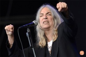 Позеры...
Вот панк-тётка: