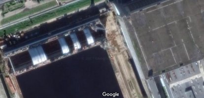 в гугльмапе видно КУДА выкатили ракетоносец из цеха. :-)