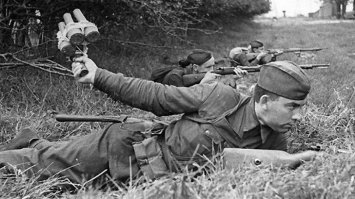 странное фото бойцов, с винтовками "Mauser 98"