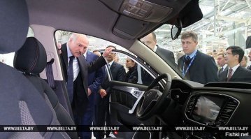 видать тот самый чиновник))), оптимизм во взгляде прям через край хлещет))