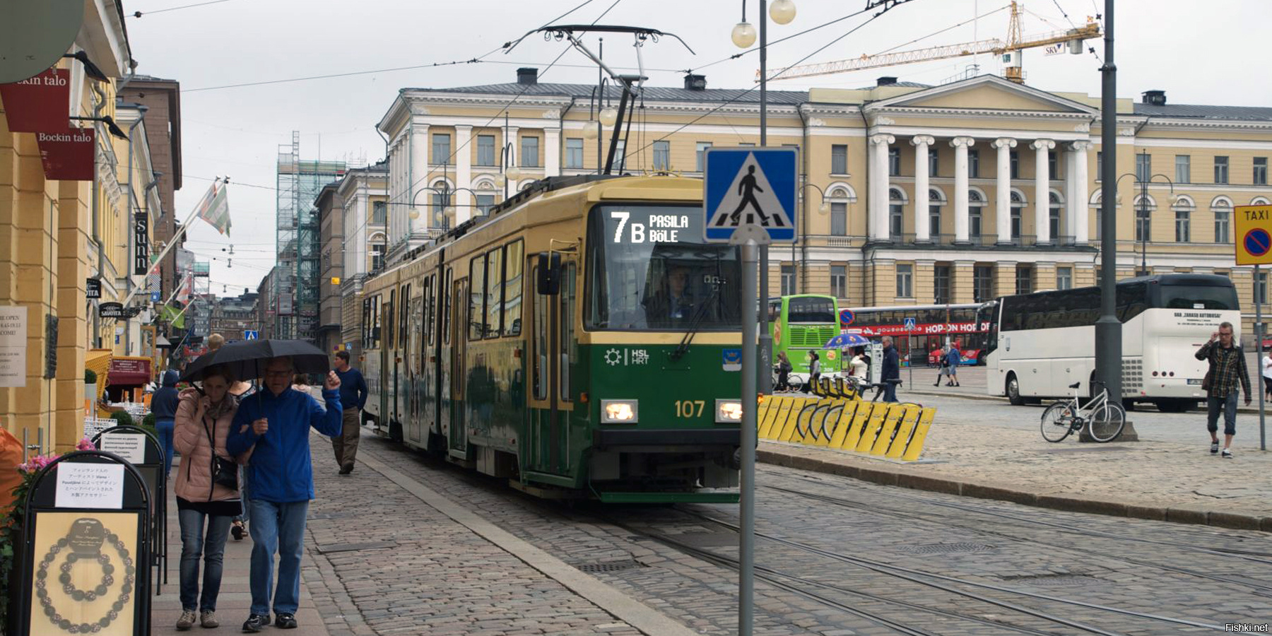Не знал что в Каире были такие же трамваи, какие сейчас в Финляндии, по Хельсинки до сих пор ездят. Даже цвета одинаковые.  :)