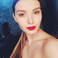 Всегда относился к подобным конкурсам как подобию конкурсу жывотных, типа конкурсов собак, кошек, лошадей..., но только для самок рода Homo Sapiens.
А собсно, в чем отличие? Высота в холке, высота крупа, пропорции крупа... Выездка, проход...
Якобы, есть и отличие - есть интеллектуальные и творческие конкурсы Ага, есть.
Что то мне кроме как что бы вы сделали... что бы пожелали... За мир во всем мире... ничего не вспоминается.
По сути, точно так же выбирали рабов на невольничьем рынке.
Ну лана, отвлеклись. я хотел про другое.
Как вообще можно выбирать мисс МИРА? В мире несколько рас, в каждой расе еще и подвиды...
Как можно выбирать кто красивее между белой и черной? Как? Они абсолютно разные.
Какой нибудь смысл будет в конкурсе лучшее четырехколесное транспортное средство? Нет, какой то смысл есть только в подклассах.

А насчет нашей... Я не экстрасенс, но если бы знал, кто там будет от России, сразу бы сказал, что ничего не светит.