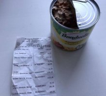 С бондюэлькой промашка вышла. Никакая это не просрочка - там даты на крышке видны. В данном случае просто была нарушена герметичность упаковки.