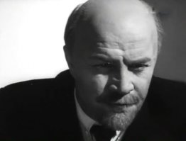 А еще он неоднократно играл Ленина : " Человек с ружьем" , " На пути к Ленину" , "Штрихи к портрету В. И. Ленина"