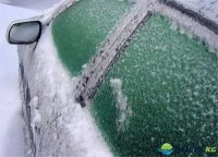 резинки это одно, а когда тонкий слой льда покрывает машину полностью...



2-3 раза за зиму, как правило, такое случается. Все зависит от температуры, ветра и осадков.