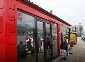 Теплая остановка в Астане. Стоимость - 10.000.000 (10 млн. тг.). 
На момент строительства курс к рублю был, примерно 5.1 тг, за рубль. Грубо - 200.000 рублей. 
Бесплатный вай-фай!