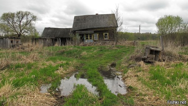 Если убрать гроб на дровнях, то таких пейзажей можно наковырять тучу.....    PS. подмосковье...