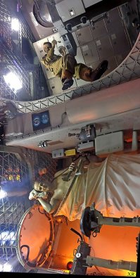 Почему только американцы? У него наклонение орбиты было 50 градусов, это широта Харькова, например. У МКС наклонение - 51.6, из Москвы прекрасно видно.
Так что "Скайлэб" вовсю летал себе над Советским Союзом, смотри - сколько влезет, радиоперехват над своей территорией тоже - прекрасно ж можно организовать при желании (а такое, несомненно, было).
А смысл был в пустом макете? Космическую гонку америкосы выиграли с Луной, "Скайлэб " был уже второй станцией...
Если хочется побывать в сознании параноика - так завсегда пожалуйста! Массу чего можно себе выдумать. И Лайка не летала, и Гагарин, и Шаттлы пустые мотались, Буран вообще был забит смертниками, чего уж там - и на МКС никого нет, потому что МКС на Земле, а Земля - плоская! 
Я понимаю - были бы какие-то технические вопросы, а в бред впадать, как Бурундучок вон там в середине комментариев - ну это реально к доктору.