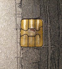 там в общем-то довольно тонкий металл.
вот к примеру на топливной карте в центре уже куска нет, хотя пока не критично, так как этот контакт дважды дублирован.