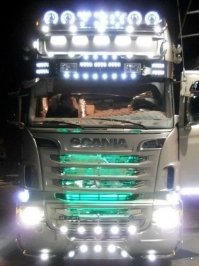 А это вообще законно с таким освещением на дорогу выезжать?