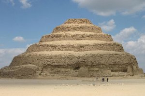 ступенчатая пирамида в египте с плоской вершиной