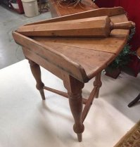 ЭТО маслобойка? 
Как автор ответа представляет себе процесс сбивания масла?