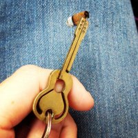 В виде гитарки тоже есть: