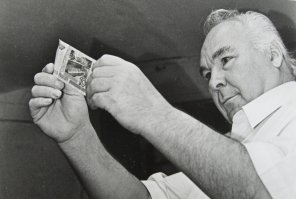 Баранов тоже рубли рисовал :)