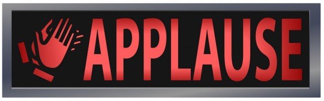 Серьёзно?
Ещё есть люди,которые верят в реальность всего этого?
Кошмар...
Даже лет 15 назад,(когда интернет ещё был ламповым,малята) можно было найти видео-статьи,как специальный человек руководит массовкой в зале - таблички показывает,машет.
В некоторых "продвинутых" студиях были даже вот такие вещи: