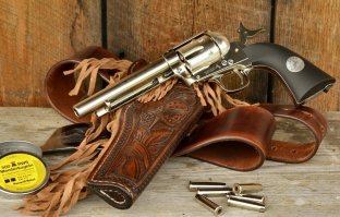 А где легендарный Миротворец?!!!!! Модель 1873 года также известный под названиями Model P, Peacemaker шестизарядный револьвер одинарного действия под унитарный патрон центрального воспламенения под дымный порох калибра .45 Colt