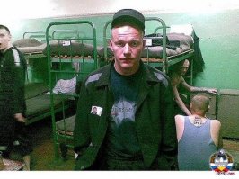 Оооо дааааа... У меня таких дурачков треть класса было - ауе, фартовые, крадуны и подобная блатная романтика. Вот только сейчас всем слегка за 30, а у них не образовпния, ни семьи, ни работы, из личных материальных ценностей только четки. За то по 2 - 3 срока за спиной, пропитые прокуренные и с тухлыми венами...
Вот их будущее - романтика...