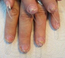 Поговорка вспомнилась "Дураку полдела не показывай."