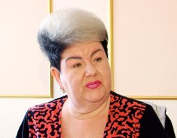 Почему Джокер? Круэлла же!  Только раскабаневшая.