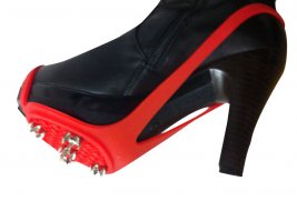 Модель Victoria's Secret упала с невероятной грацией