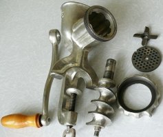 Пожилая пара из Великобритании выставила на продажу бытовую технику 1950-х годов