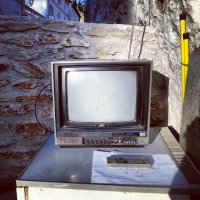 Вот у знакомых такой цветной телек JVC, покупали в 1978 году, до сих пор работает, только пульт весь стерся...