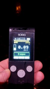 Живу в Ростове на Дону, во вторник 21 ноября когда этот кипешь начался замеряли, фон в норме.
За сим расскажу анекдот:
По Чернобыльскому лесу огромными шагами идет Красная шапочка. Рост около
трех метров, нога 49 размера, руки до колен, голова как тыква, груди
разбросаны по всему телу. Навстречу волк. Она берет его за уши и
поднимает к своему лицу. Сиплым голосом, но громко:
- Наверное ты хотел меня сожрать?
- Нет, нет, я вегетарианец!!! - взмолился тот.
- Может быть трахнуть меня хотел?
- Упаси бог, я гей!!!
Она медленно опускает волка на уровень пояса:
- Тогда соси х.й!!!