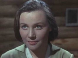 Советские девушки на журнальных фотографиях