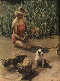 Назарова, Маргарита Петровна.
Укротительница тигров. Снималась в фильме "Полосатый рейс".