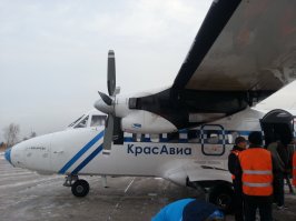 Сам самолет, на котором мы однажды летели 2 часа - сплошное безумие. Нас было 16 человек и все молились, наверное, даже атеисты. В инете я подписала это фото как "бешеная тарантачка".
ПС А ещё там туалет за шторкой