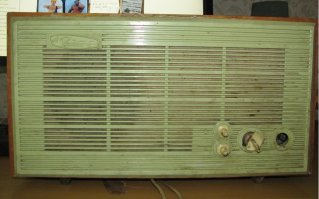 У меня вот такой есть. Трёхпрограммник RIGA-60. Пятьдесят лохматого года выпуска, но работает.