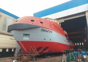 26 Ноября 2017 Буксир-спасатель "Пильтун" выведен на открытый стапель