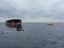 Как частный вариант - швартовка танккеров к SBM, это для тех, кто по осадке в порты не заходит. Место действия - Гвинейский залив