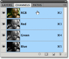 Не пойму вы про что спорите? Цветная фотография так устроена - три слоя в RGB или четыре в CMYK, принцип за 100 лет не изменился, меняются только технологии.