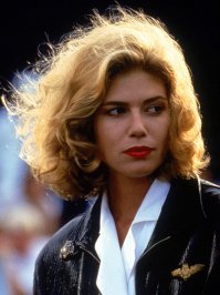 Келли Макгиллис из "Топ ган"