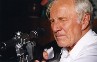 Ага, а Вы когда-нибудь пробовали обращаться в полицию? Тем более там были несовершеннолетние дети, которые купились на провокацию преступника? Единственный выход...