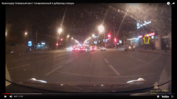 на камре чел не прав, но почему написано, что поворота на право нет? знак то висит