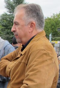 Савостьянов, Евгений Вадимович. В январе 2000 года выразил желание баллотироваться в президенты России. В феврале зарегистрирован кандидатом в президенты России. 21 марта 2000 года Евгений Савостьянов официально заявил о снятии своей кандидатуры с выборов президента РФ в пользу лидера  Яблока  Григория Явлинского, также баллотировавшегося на пост главы государства.