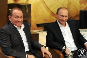 81-летний Сильвио Берлускони стал похож на восковую фигуру