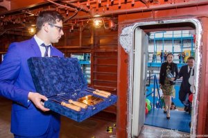 Остальное до точите сами.  Вручную притом )